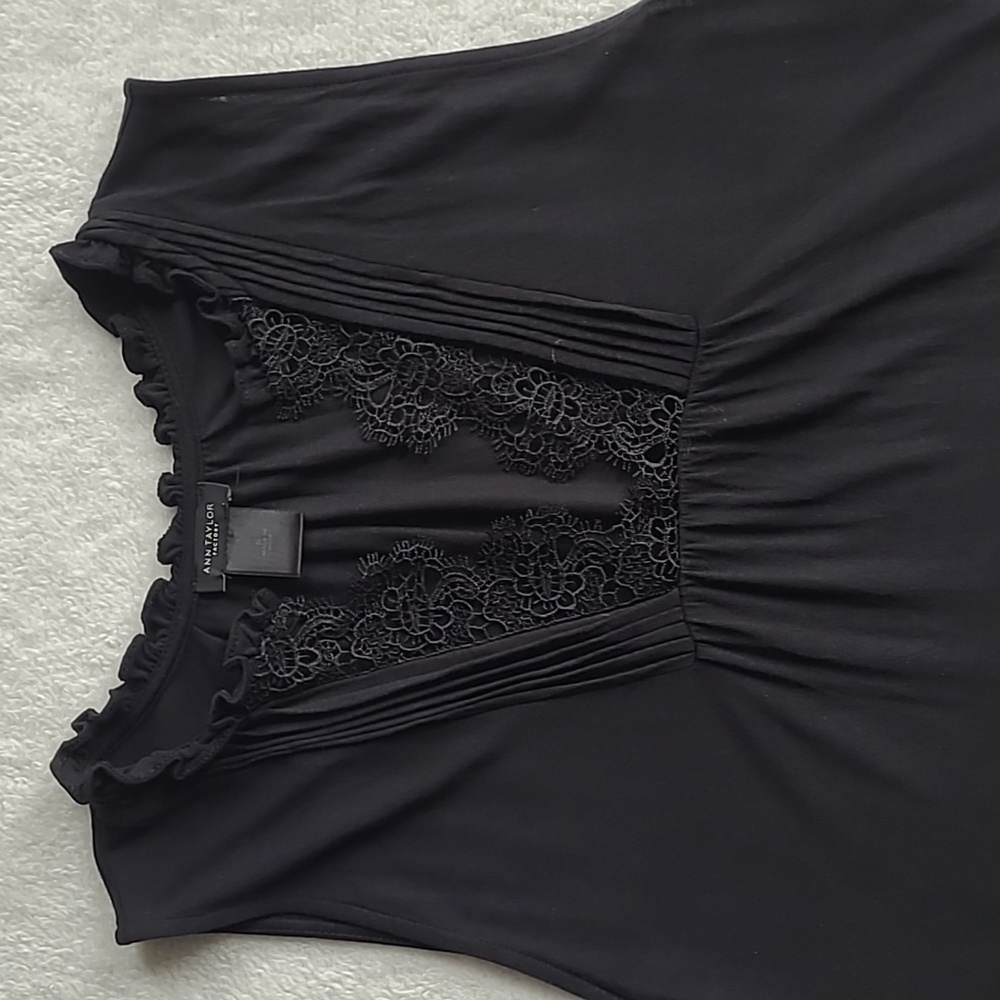 Ann Taylor sleeveless shell
